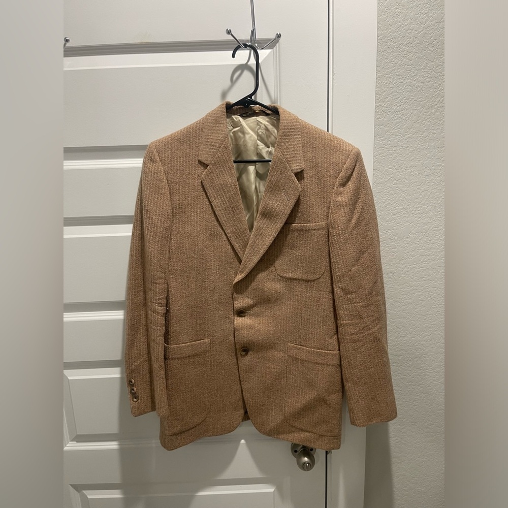 Vintage Dior sport union made 100% virgin wool
Tweed? Sports coat Sz S